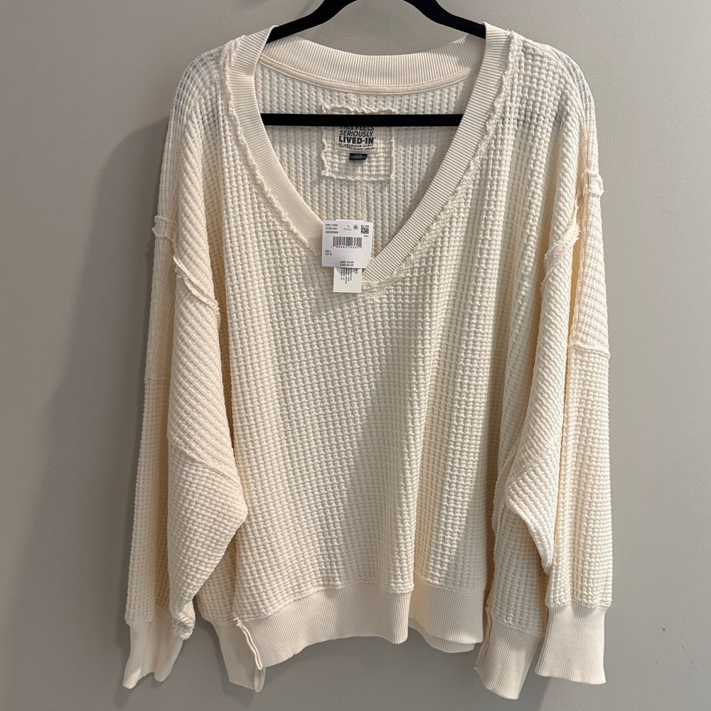 LIKE NEW AMERICAN EAGLE V-NECK WAFFLE